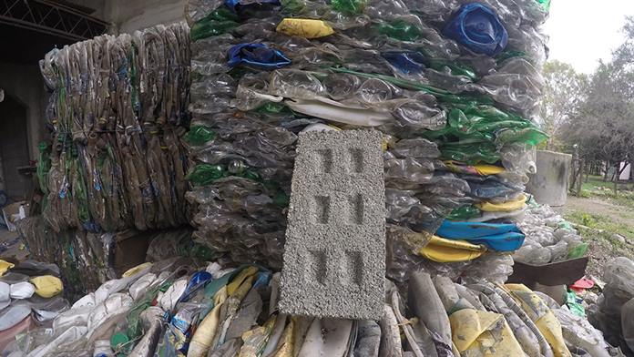 Producirán ladrillos con envases plásticos para construir casas en la  Capital - Noticias del Estero